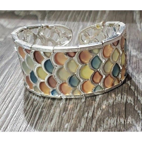 Silver mermaid scale bangle bracelet - Picture 3 of 3